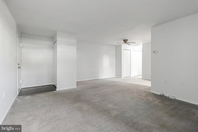 Building Photo - 11370 Cherry Hill Rd