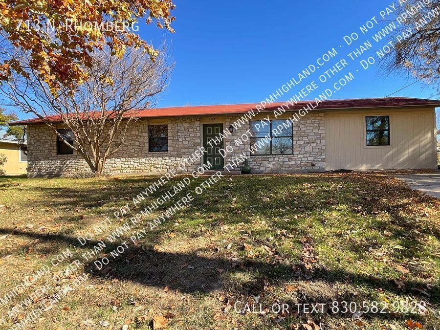 Available Now 3 Bedroom, 1 Bath with Bonu... House Rental in