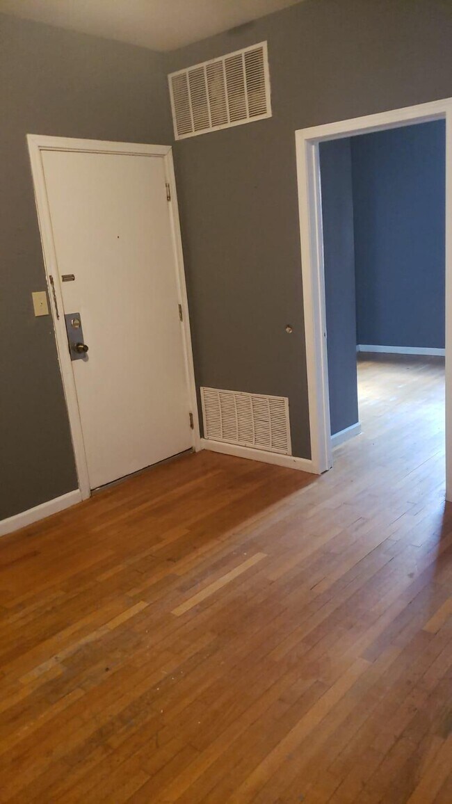 Building Photo - 249 Inslee Pl