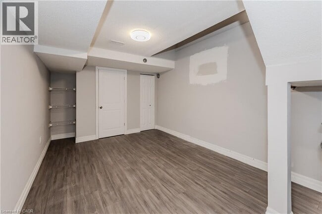Building Photo - 498 Thomas Slee Dr