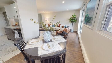 Interior Photo - Wonderland Road