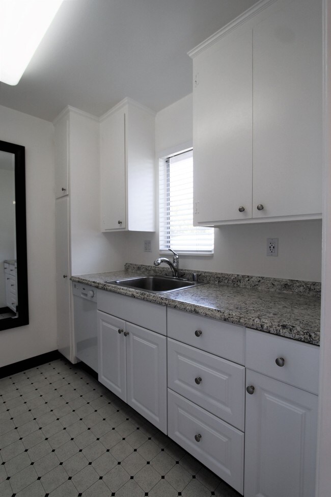 Foto del edificio - 734 Live Oak Ave