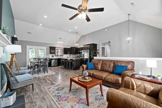 Building Photo - 2940 Lancelot Ln