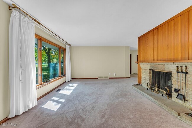 Foto del edificio - 6195 N Woodlane Dr