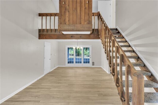 Building Photo - 3040 Clearbrook Dr