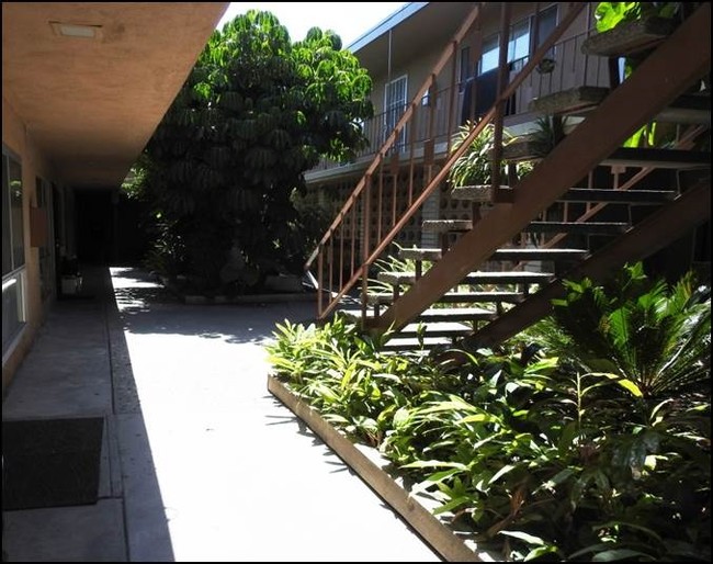 Building Photo - Milton Court Apartments