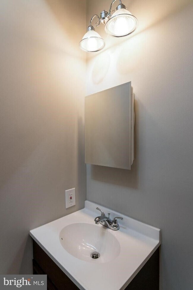 Foto del edificio - Charming 2 Bedroom/2.5 Bathroom Townhome in Patterson Neighborhood, MD!