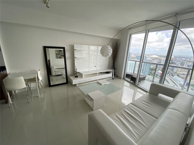 Foto del edificio - 465 Brickell Ave