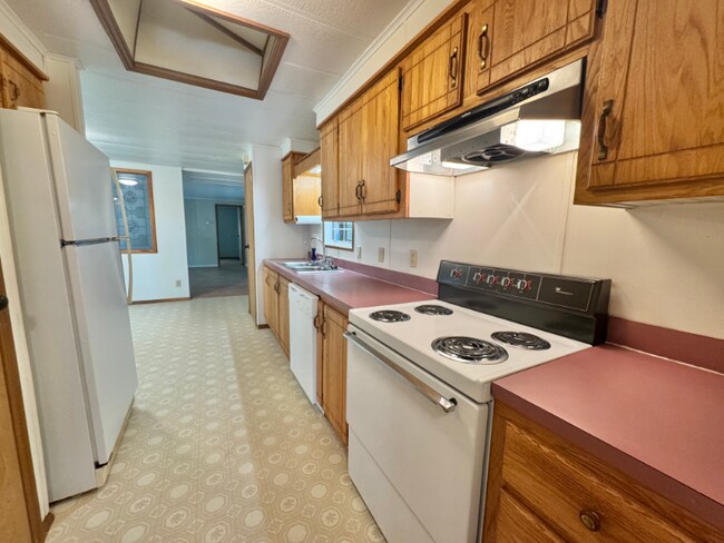 Foto del edificio - 24 Oakwood Ln