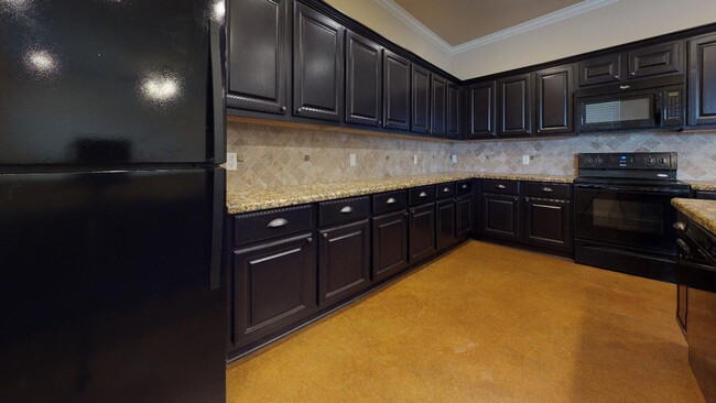 Building Photo - 1 room available in 4 Bed, 4 Bath Barracks...