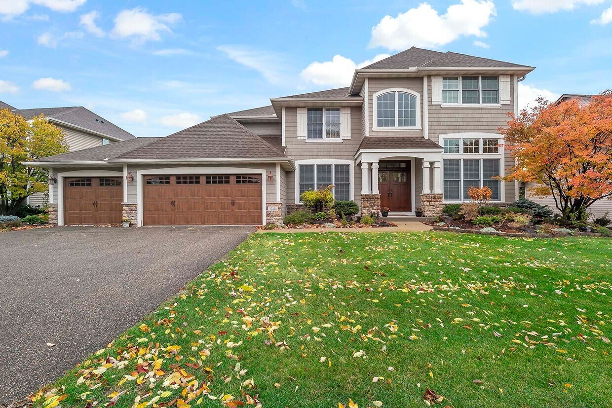 Primary Photo - Stunning 4 Bedroom Luxury Rental in Eden P...