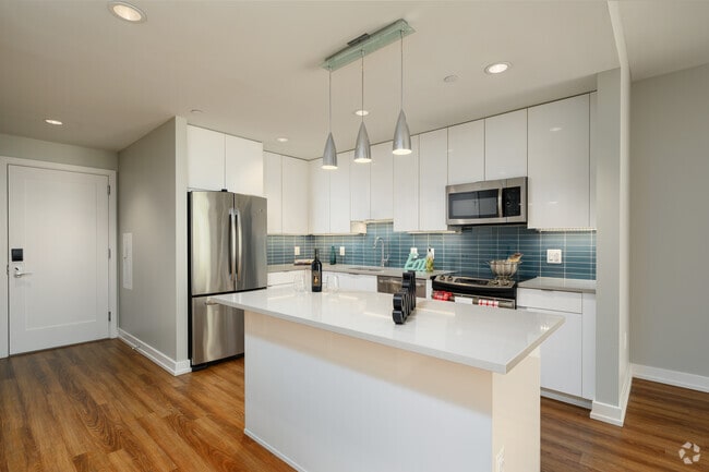 1HAB, 1BA - 900SF Cocina - 1919 Market
