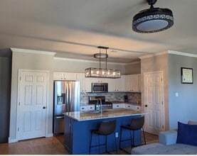 Building Photo - 7501 Shadowridge Run