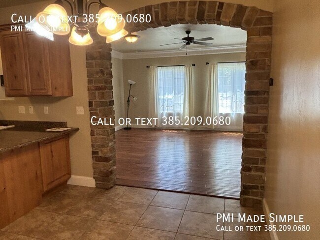 Foto del edificio - 3689 E Rock Creek Rd