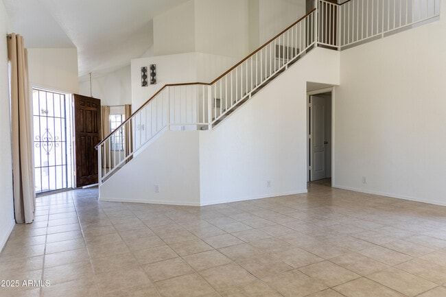 Building Photo - 1294 N Blackstone Dr