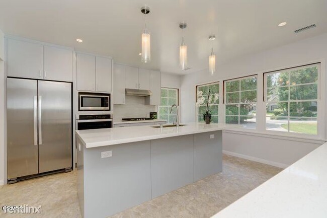 Building Photo - 4 br, 2 bath House - 4644 Vineta Ave