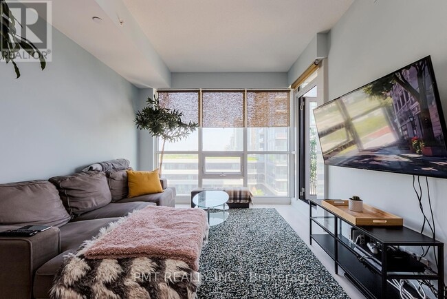 Building Photo - 2212 Lake Shore Blvd W