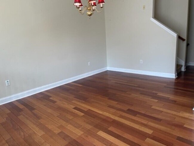 Building Photo - 8 Dempsey Ct