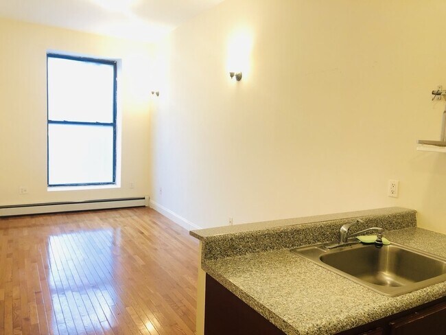 Foto del edificio - 86 E 111th St
