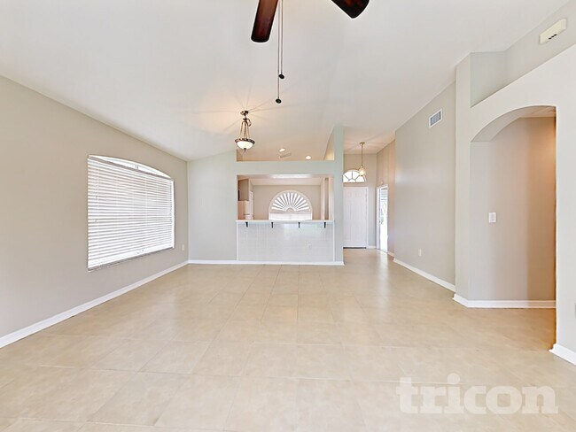 Foto del edificio - 5615 Hawkgrove Pl