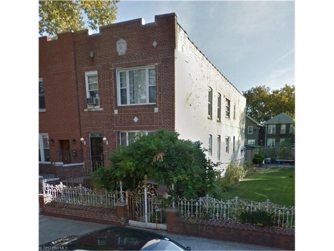 Foto del edificio - 1703 E 2nd St