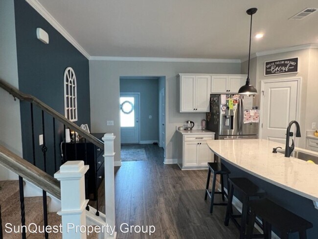 Foto del edificio - 5 br, 3 bath House - 52 Dudley Avenue