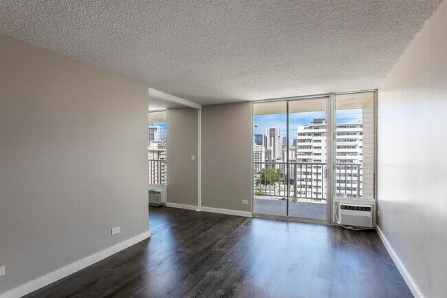 Building Photo - 2452 Tusitala St