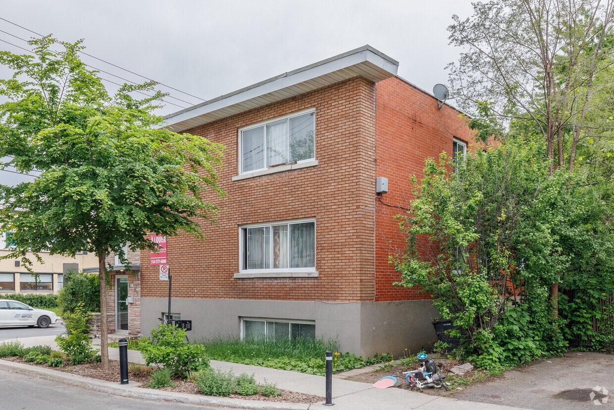 Building Photo - 9910 Rue Verville