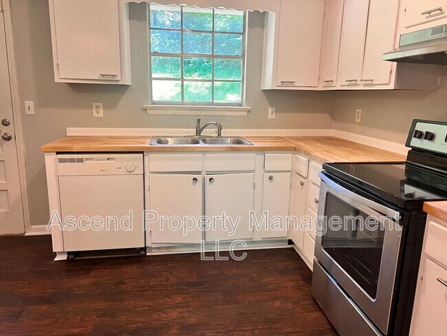 Foto del edificio - 3807 Lightfoot Mill Rd