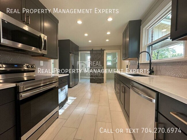 Foto del edificio - 3801 Tuckaseegee Rd