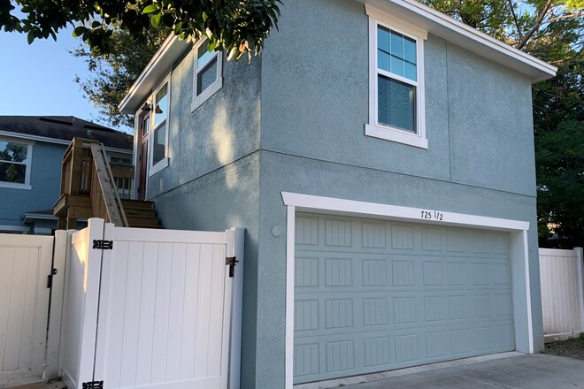 Foto principal - 725 12th Ave S