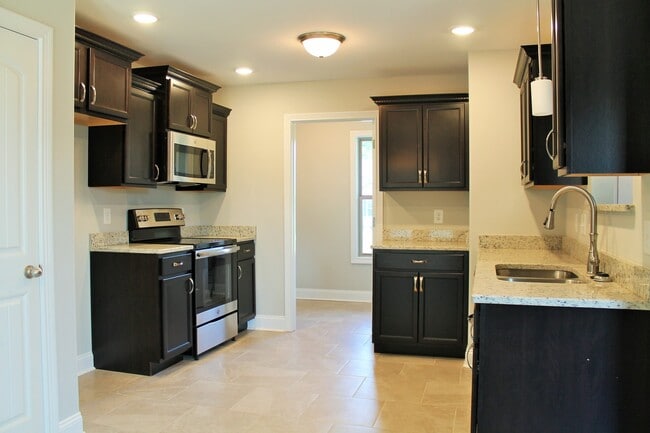 Building Photo - 264 Azalea Dr