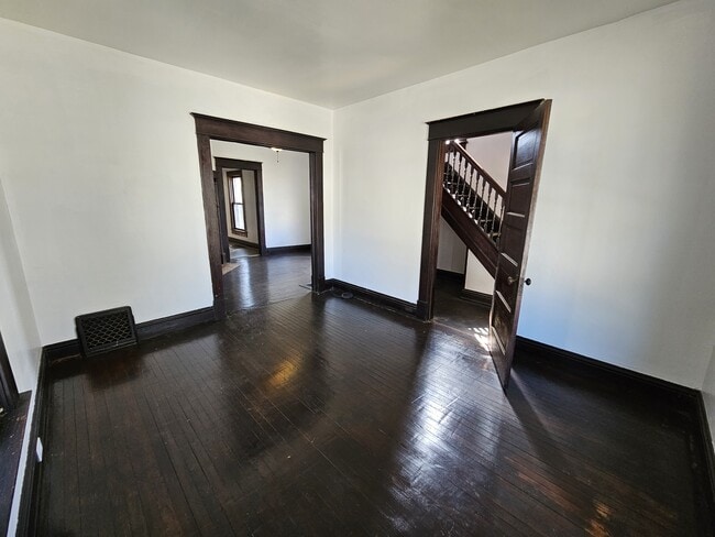 Building Photo - 1415 Maple Ave