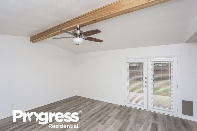 Foto del edificio - 6513 Hughes Dr