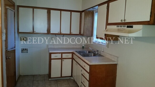 Foto del edificio - 903 W Raines Rd