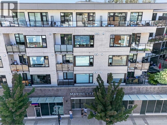 Photo du bâtiment - 725 Marine Dr