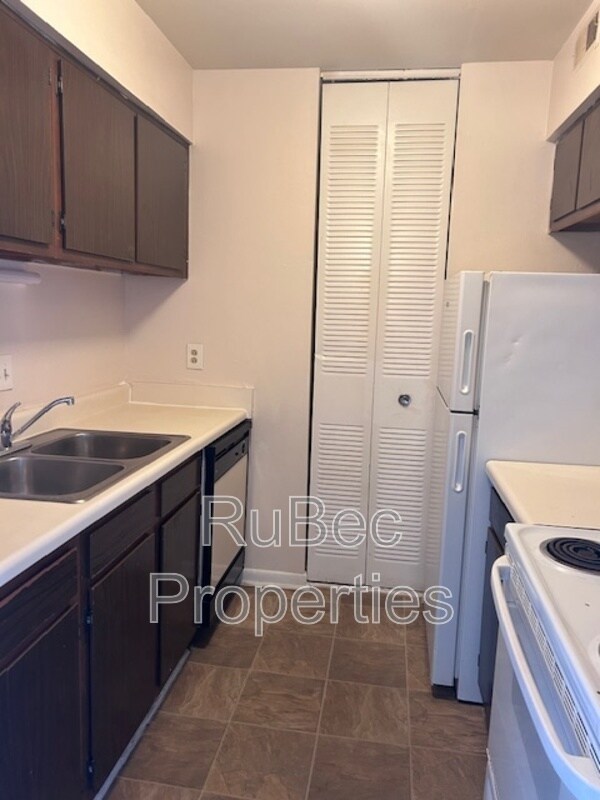 Foto del edificio - 332 Orchard Trace Ln