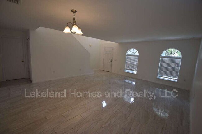 Building Photo - 5123 Spanish Oaks Dr