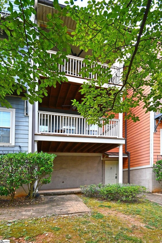 Primary Photo - 7 Hamilton Ave