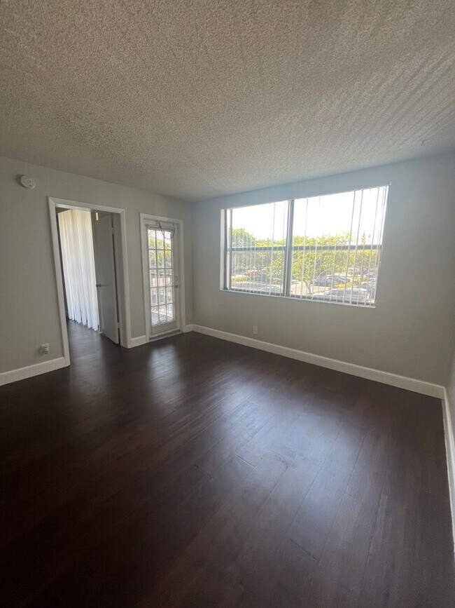 Foto del edificio - ONE BEDROOM ONE BATHROOM!! WATERFRONT COMMUNITY
