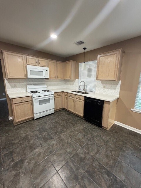 Foto del edificio - 8626 Valley Crest Ln