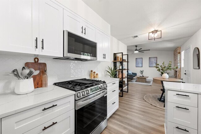 Foto del edificio - 7002 Teaberry Dr