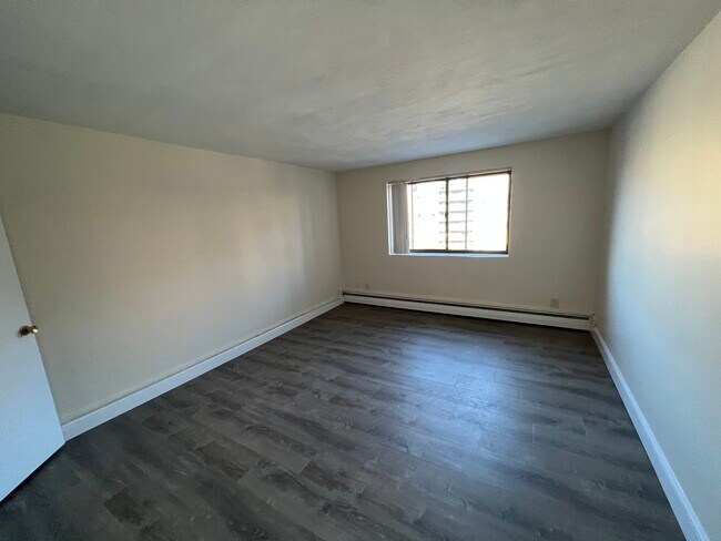 Building Photo - 245 Main St