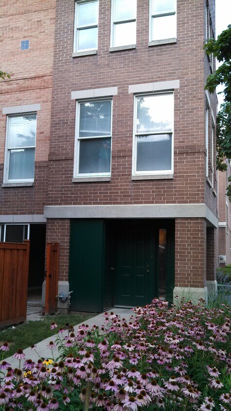 Main Entrance - 7233 Franklin St