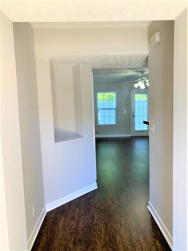 Foto del edificio - Two bedroom townhome for rent!