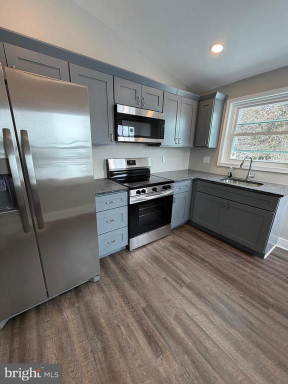 Building Photo - 41 W Reliance Rd