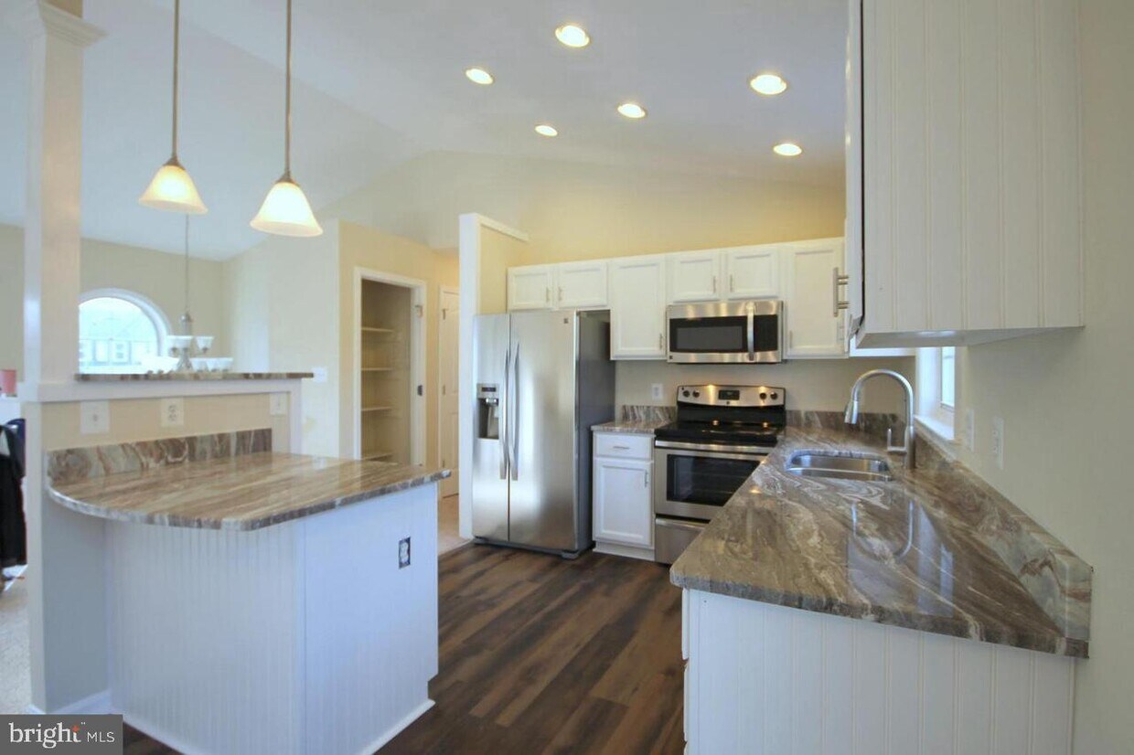 Foto principal - 8605 Oldham Rd
