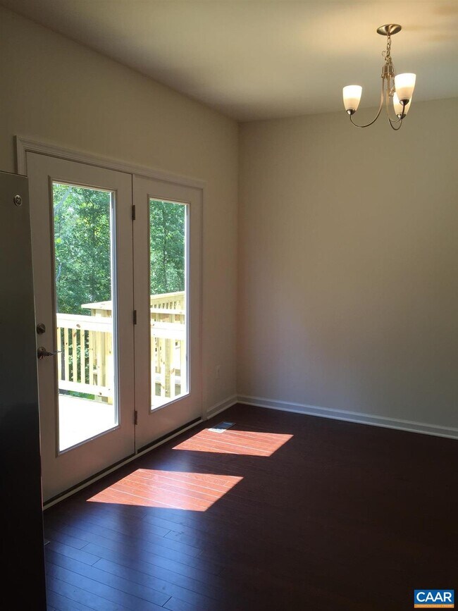 Building Photo - 156 Longwood Dr