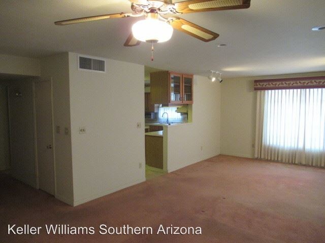 Foto del edificio - 2349 E 19th St