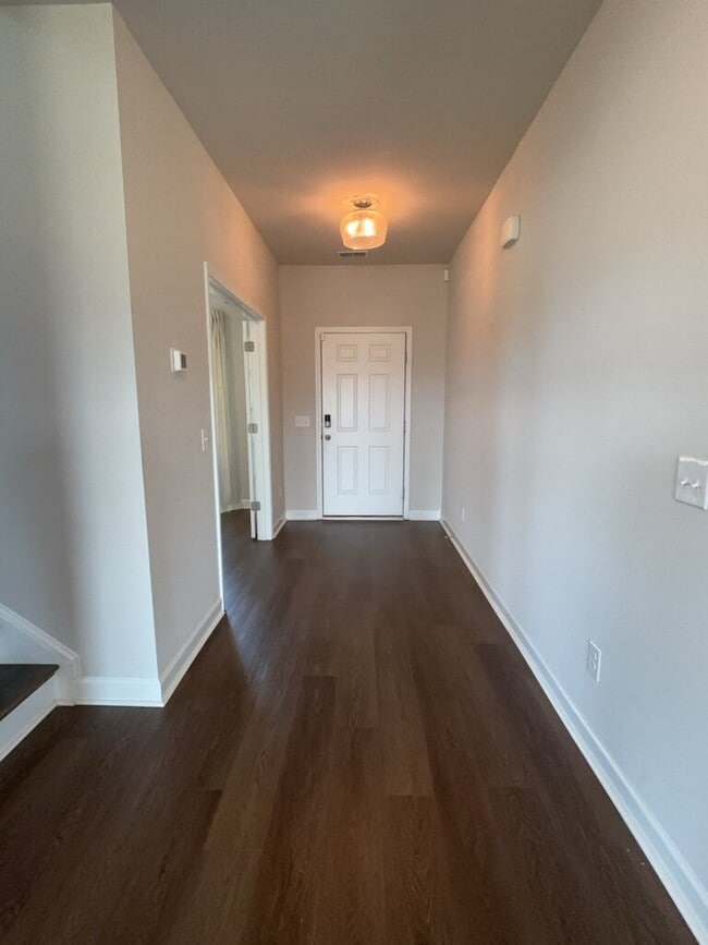 Building Photo - 445 Navona Dr